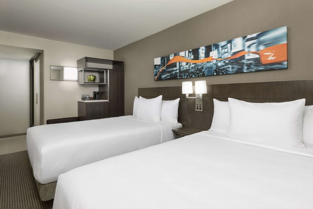 Room, 2 Double Beds, City View