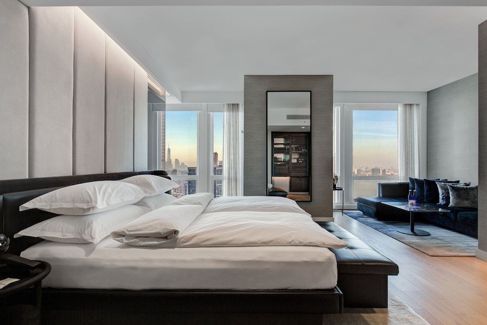 Premier Room, 1 King Bed (Skyline View)
