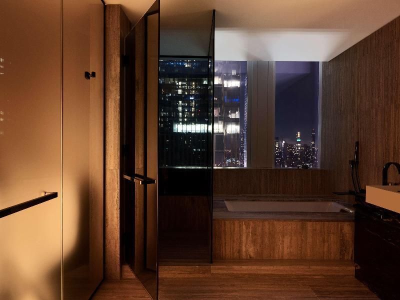 Premier Vessel View One Bedroom Corner Suite, 1 King Bed 