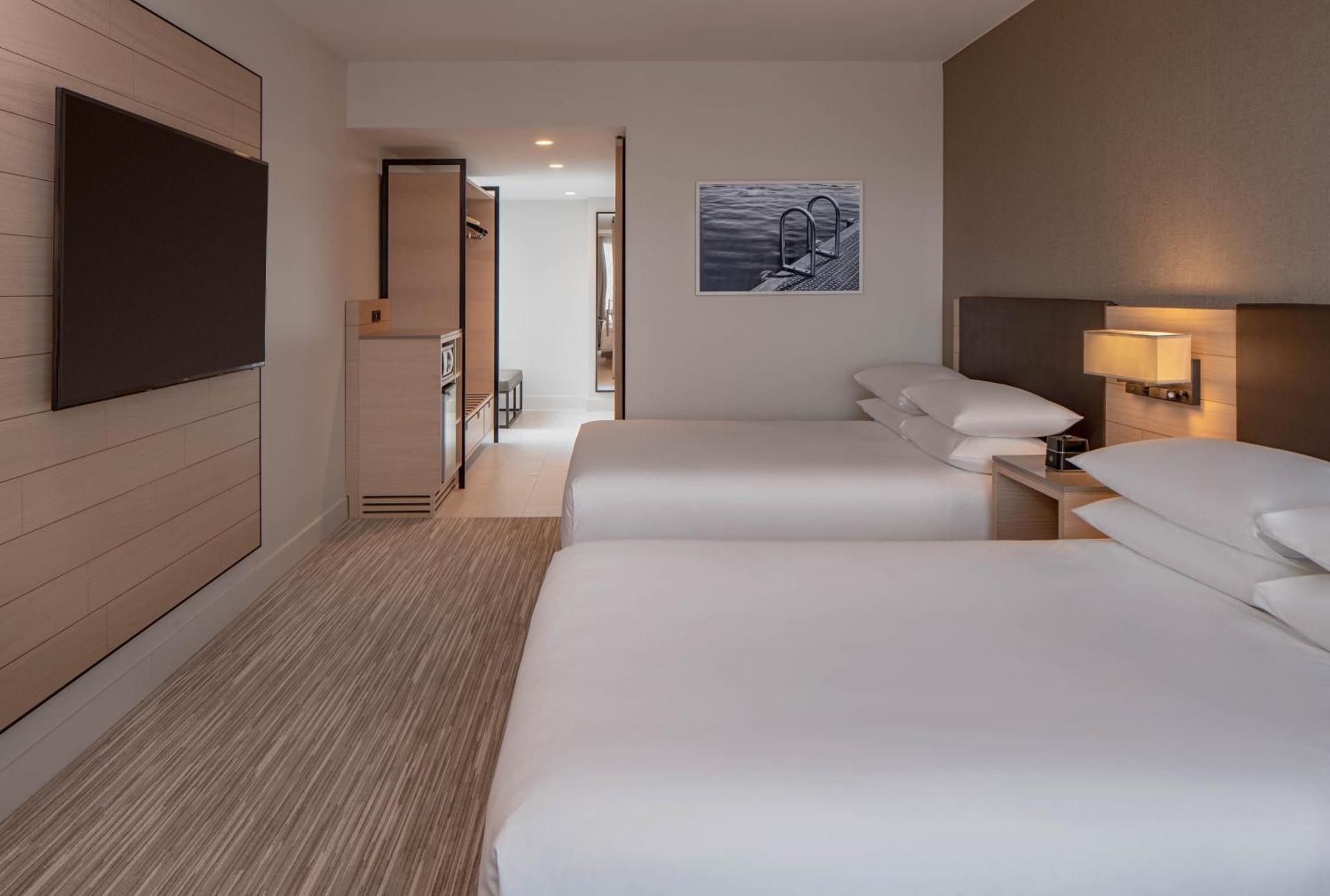 2 Queen Beds View Corner