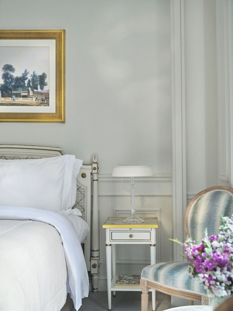 Le Meurice - Dorchester Collection Classic Room