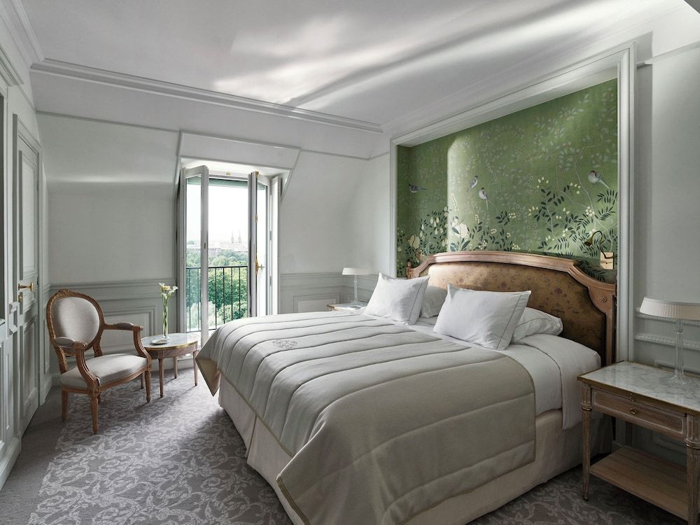Superior Room, Eiffel view with balcony