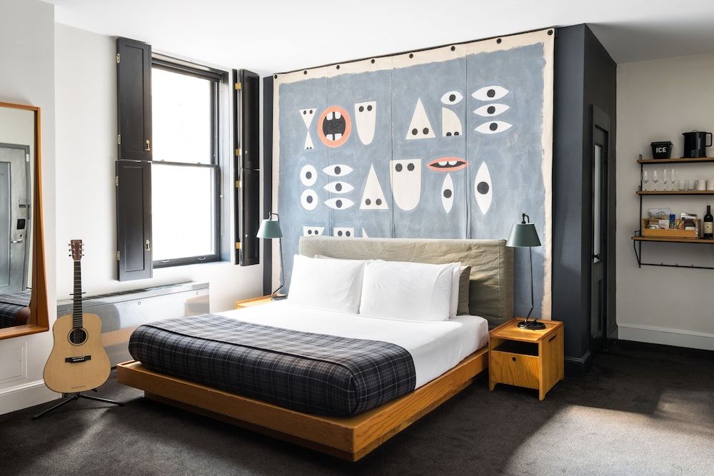 Deluxe Room, 1 Queen Bed (Medium Queen)