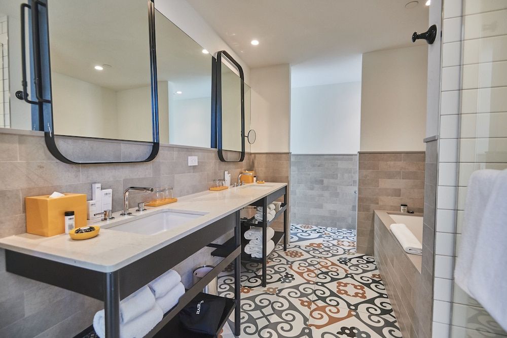 Suite, 1 Bedroom (Freedom Tower View)