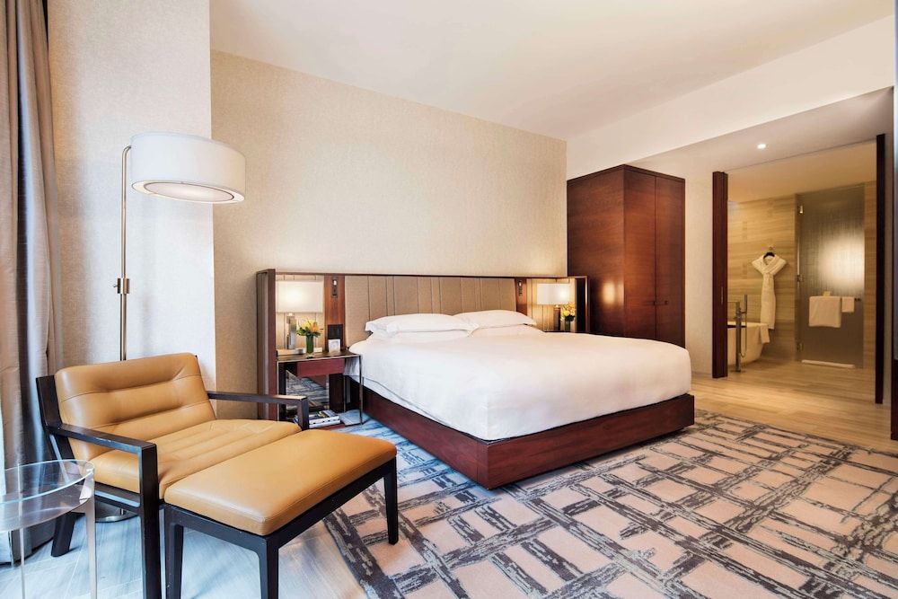 Room, 1 King Bed, City View