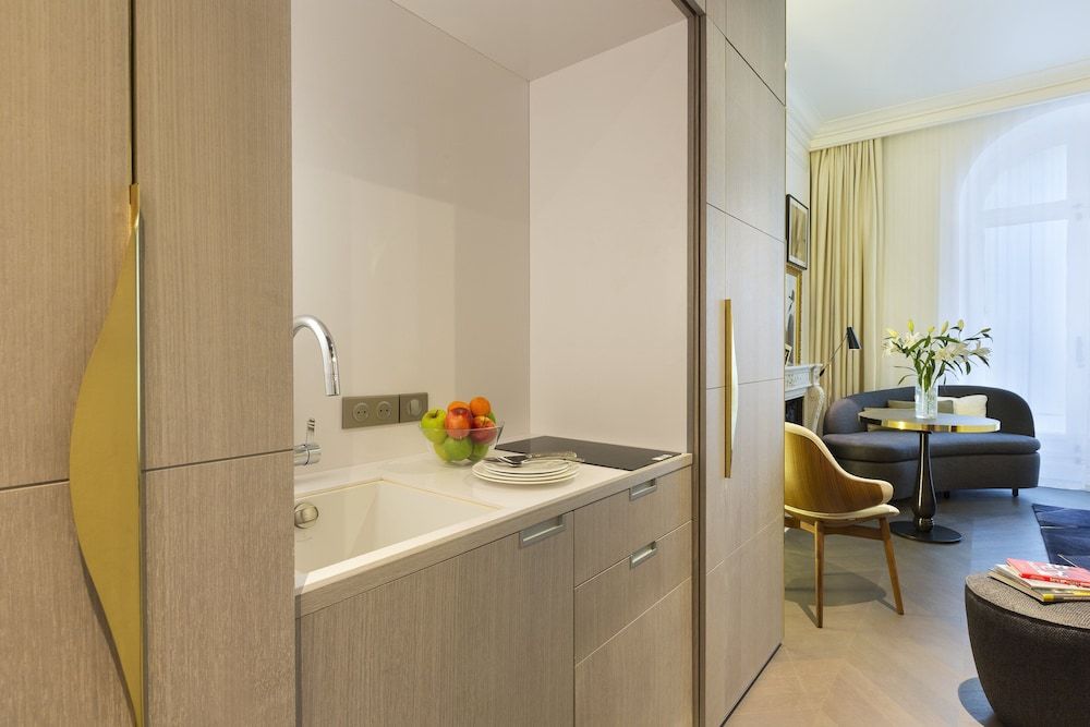 La Clef Champs-Élysées Paris by The Crest Collection Executive Studio 17