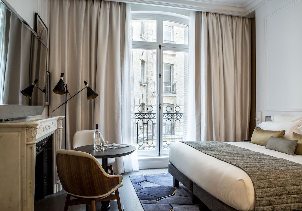 La Clef Champs-Élysées Paris by The Crest Collection Superior Room 2