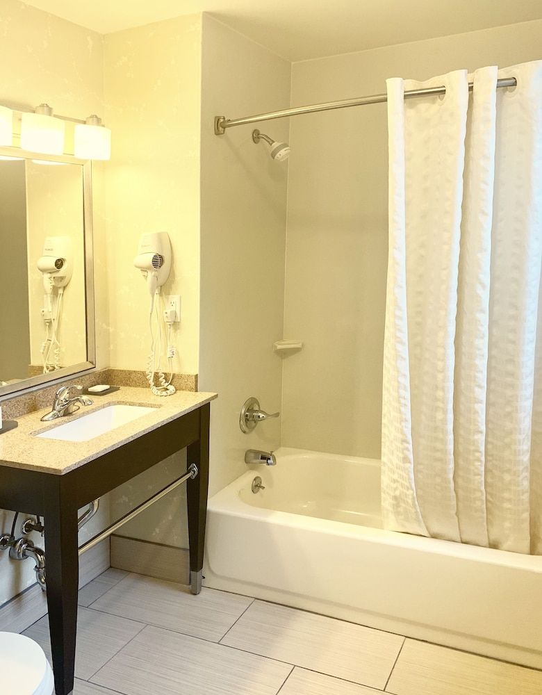 undefined The Hotel @ Fifth Avenue 10