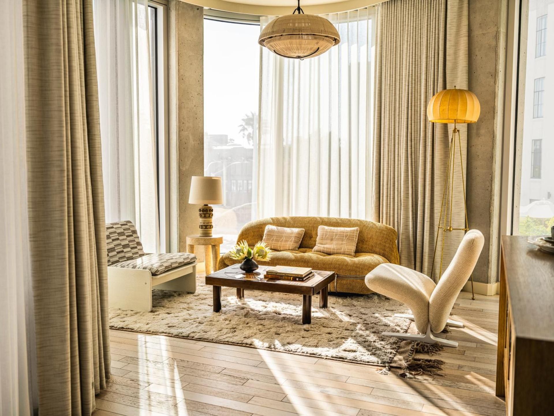Sunset One Bedroom Suite 1 King