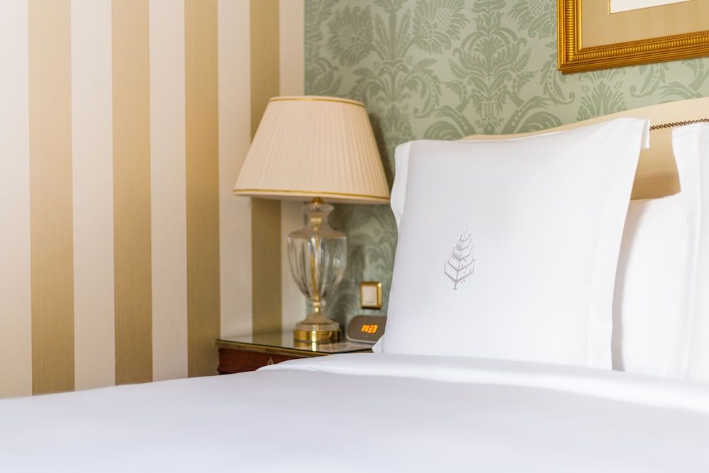 Four Seasons Hotel des Bergues Geneva Standard Room, 1 King Bed 4