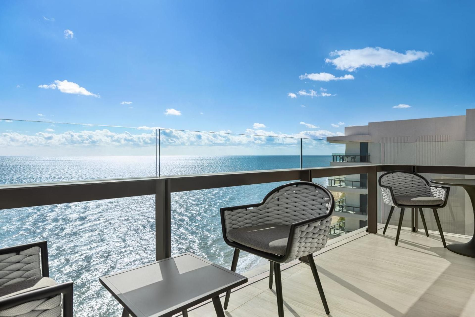 Ocean View Corner One King Guestroom