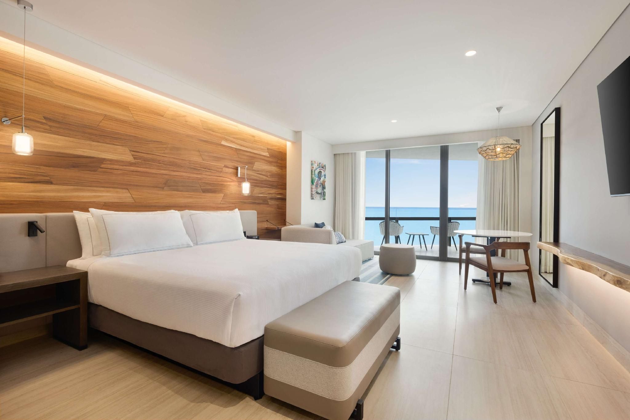 Connecting Ocean View Rm W/1 King Or 2 Queens