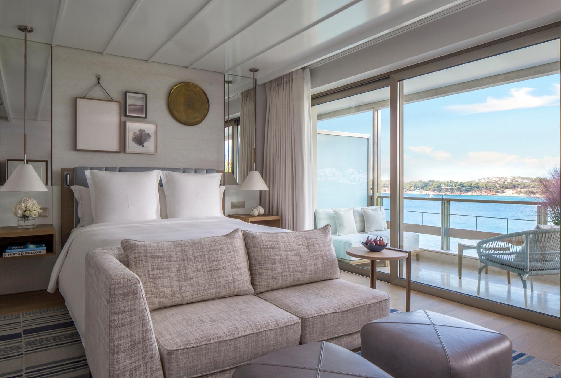 Arion Sea View Room king bed