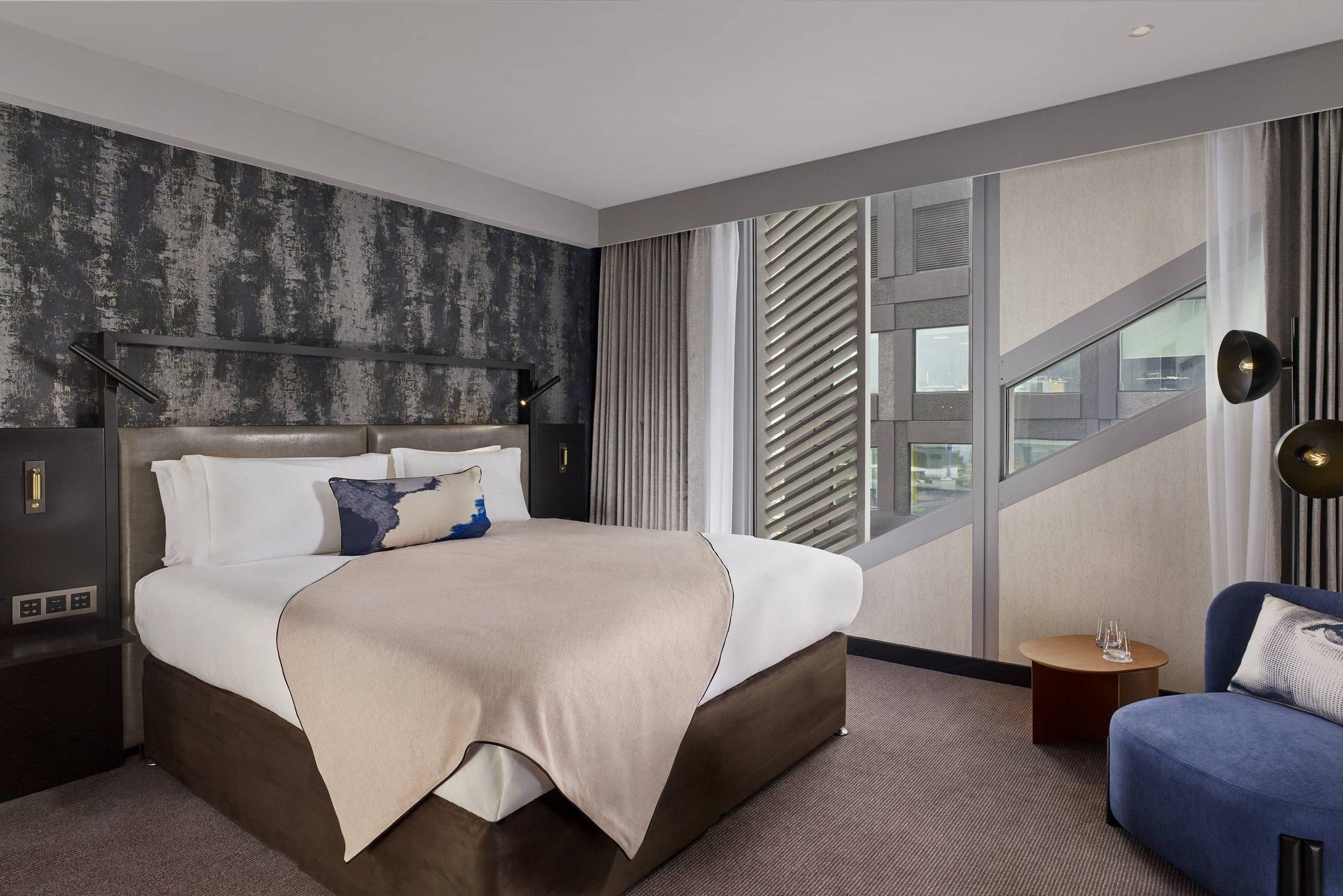 undefined Montcalm East, Autograph Collection 10