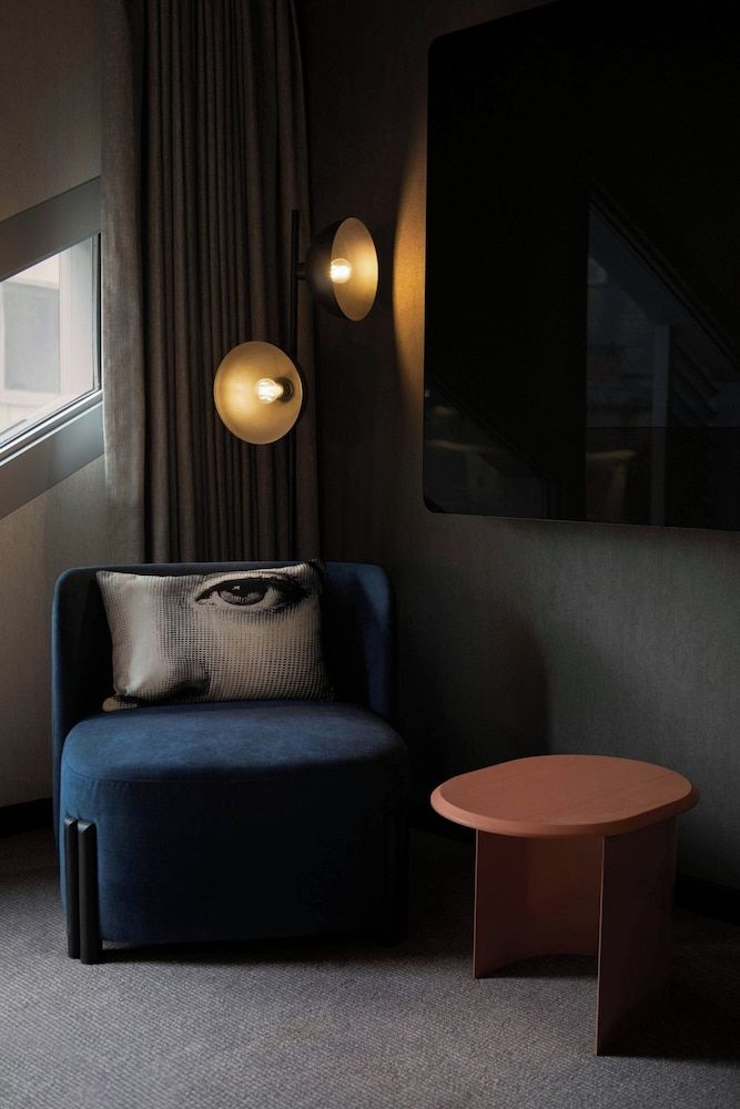 Montcalm East, Autograph Collection Standard Room, 1 Queen Bed 8