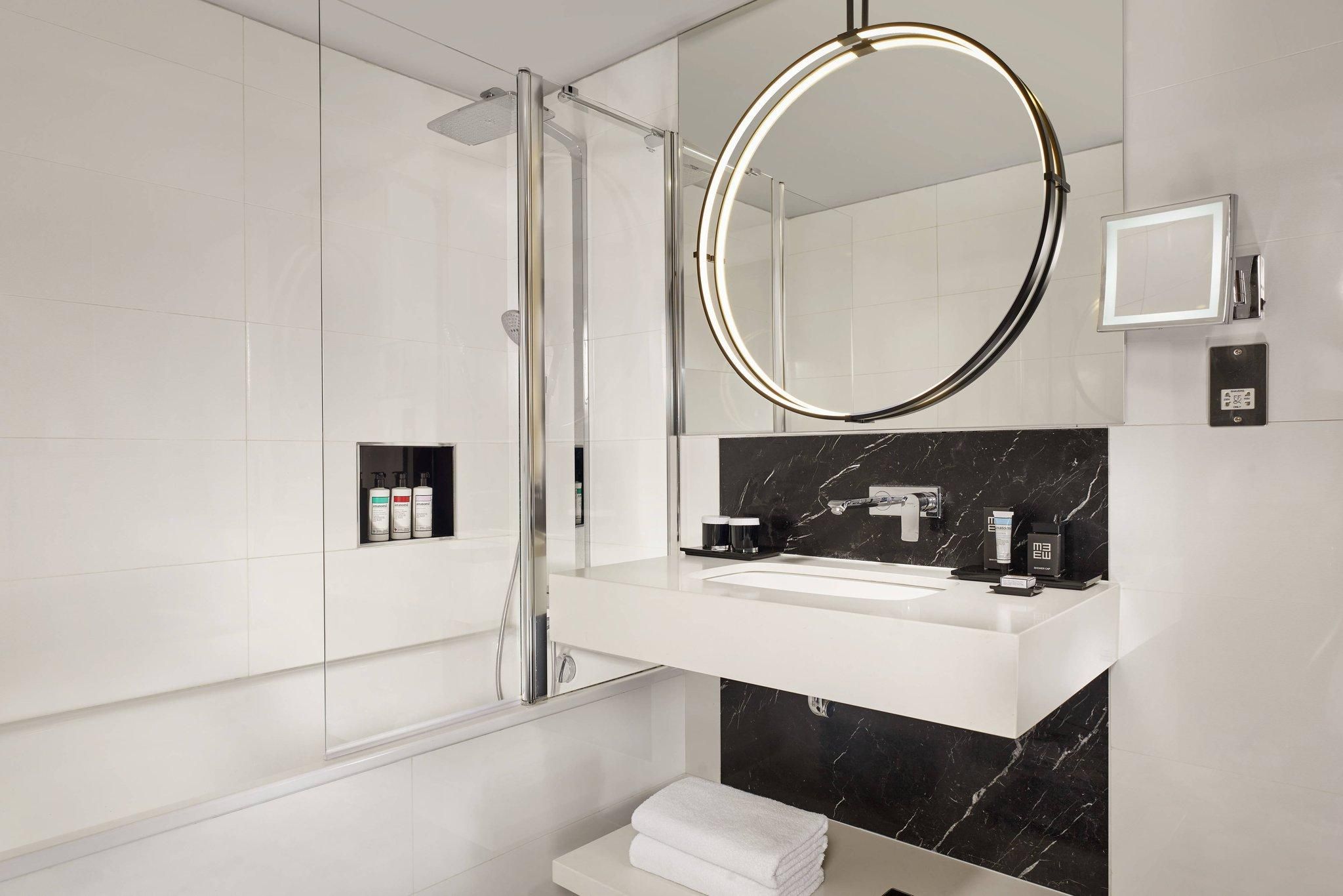 Sky High Junior Suite, Junior Suite, 1 King or 1 Queen, Sofa bed, Away from elevator