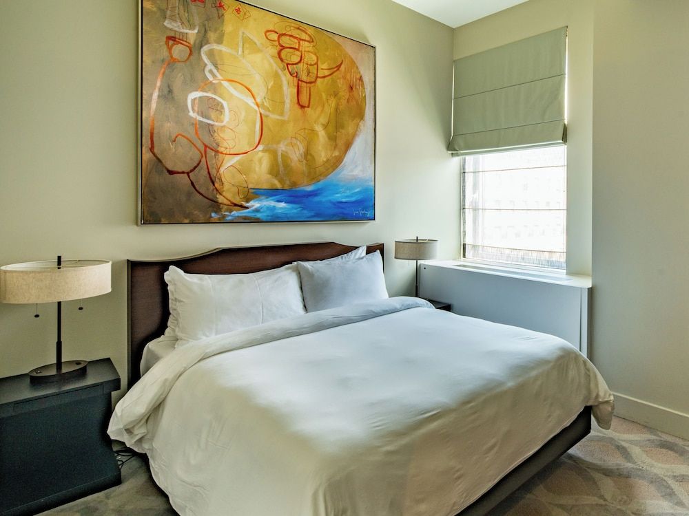 Suite, 1 Queen Bed