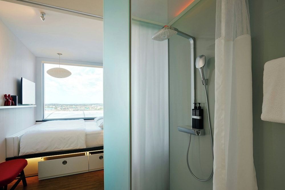 citizenM Boston North Station Room, 1 King Bed (High Floor) 2