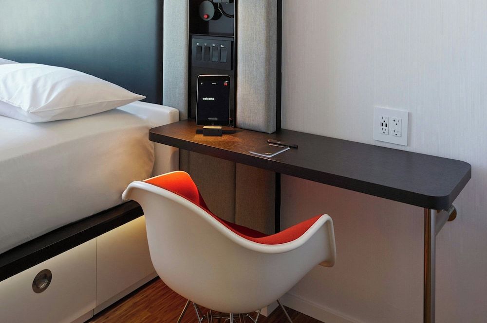 citizenM Boston North Station Room, 1 King Bed (High Floor) 4