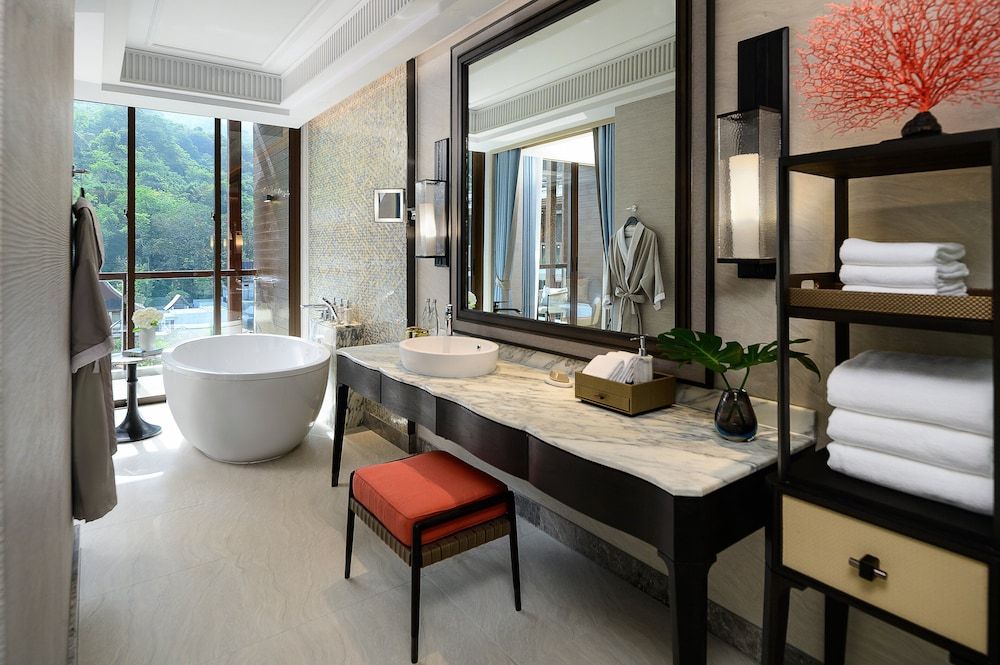 InterContinental Phuket Resort by IHG Classic Room, 2 Twin Beds, Pool View 4