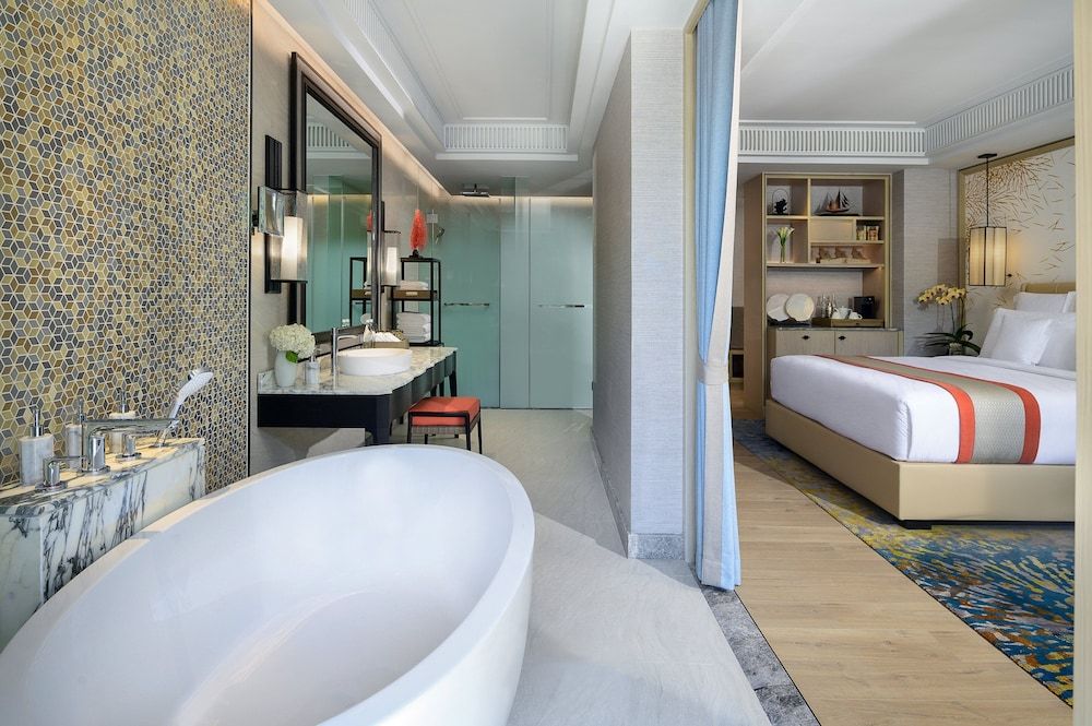 InterContinental Phuket Resort by IHG Classic Room, 1 King Bed 3