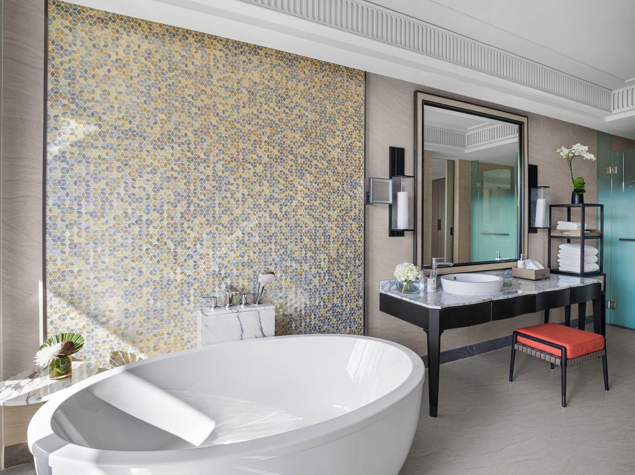 InterContinental Phuket Resort by IHG 1 King Classic 2