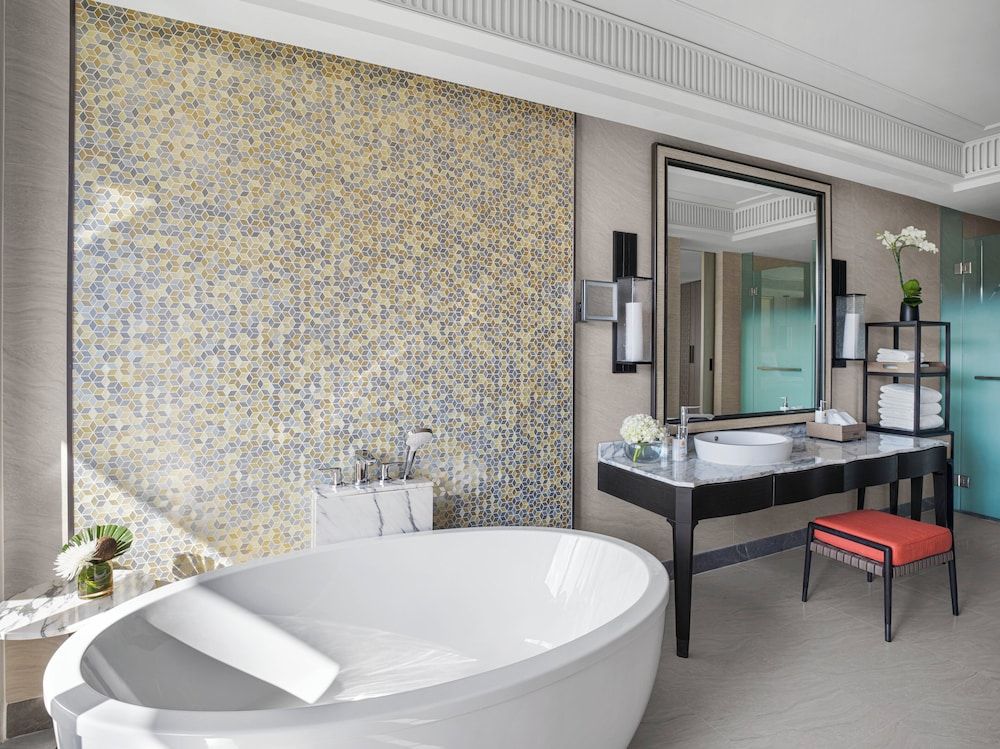 InterContinental Phuket Resort by IHG Classic Room, 2 Twin Beds, Pool View 5
