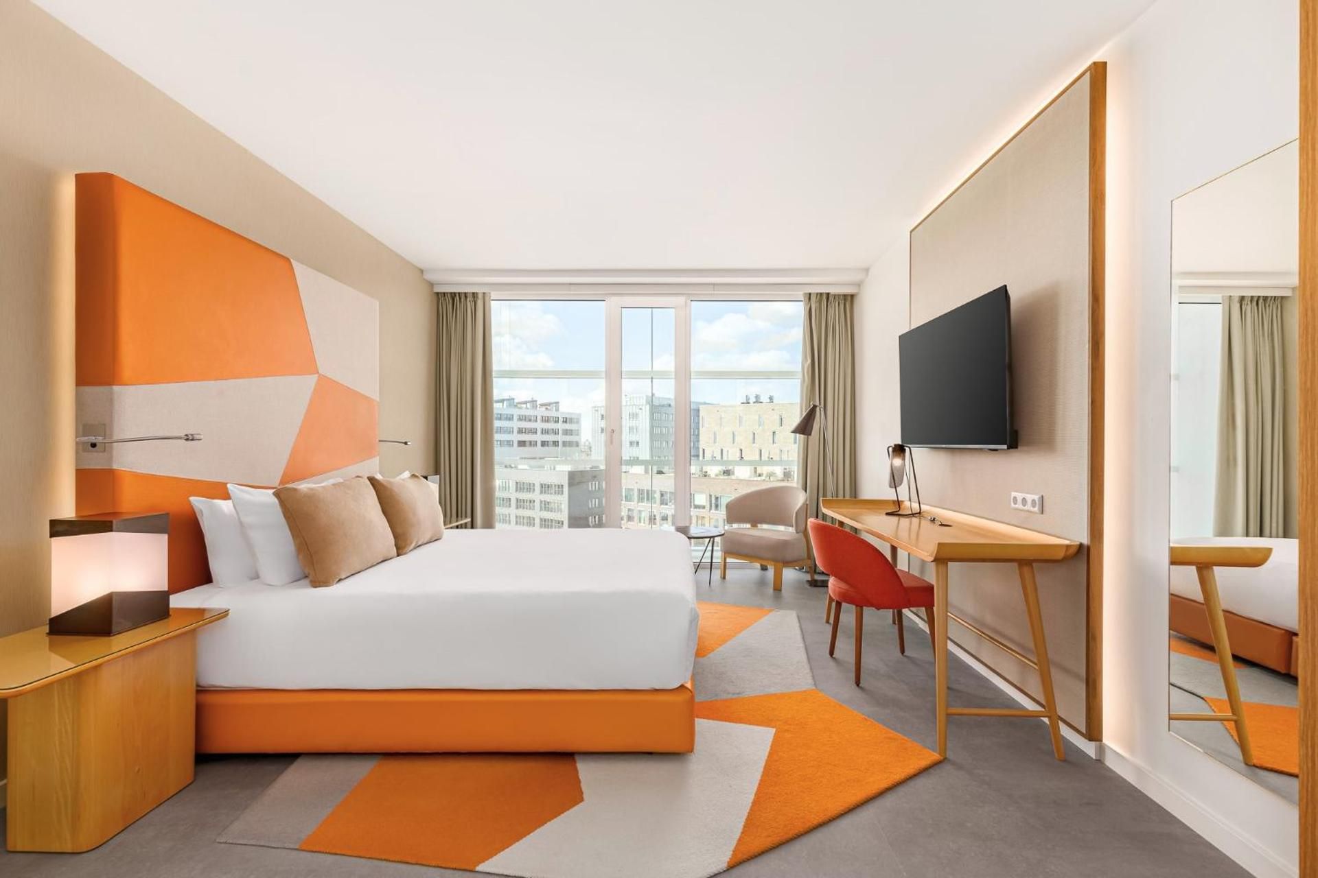 Queen Room - Upper Floors
