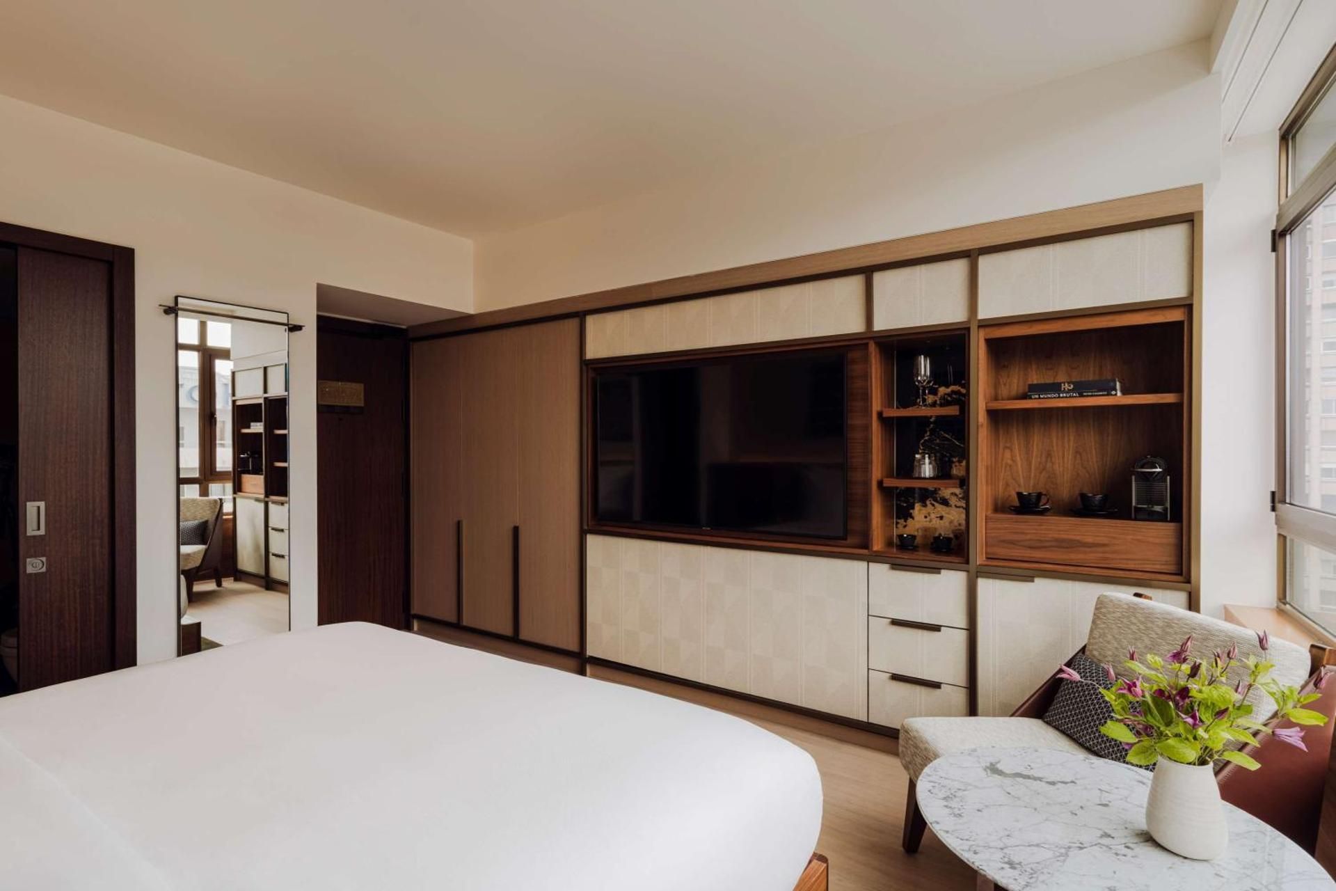 Deluxe Room Accessible