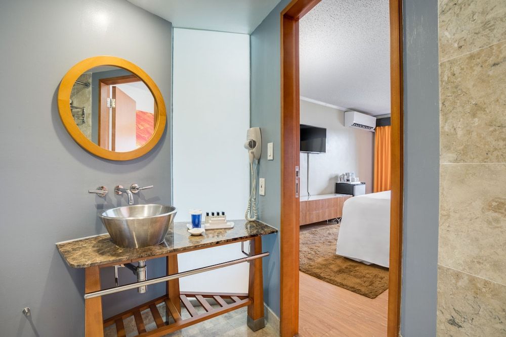Guam Plaza Resort Suite King 10