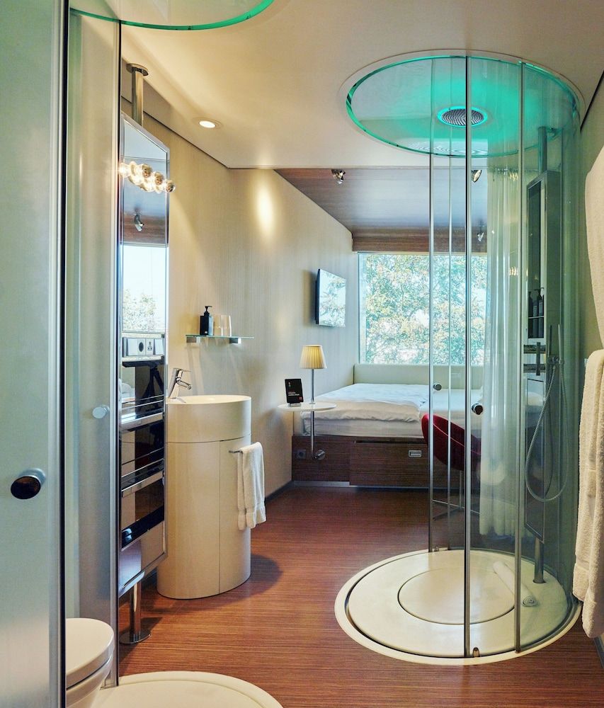 citizenM Schiphol Airport Room, 1 King Bed, Non Smoking 3