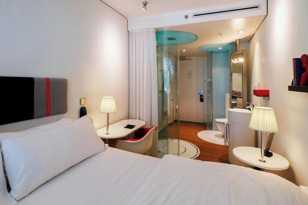 citizenM Schiphol Airport Room, 1 King Bed, Non Smoking 8