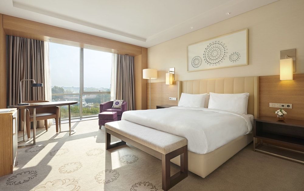Hyatt Regency Tashkent Deluxe Room, 1 King Bed