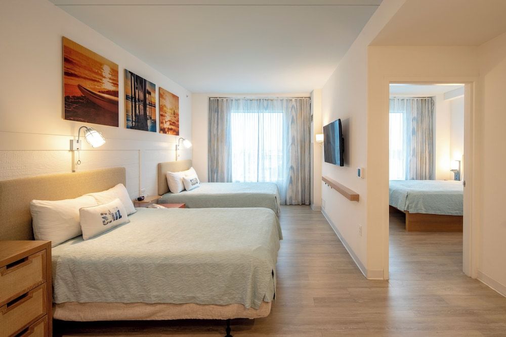 undefined Universal's Endless Summer Resort - Dockside Inn and Suites 7