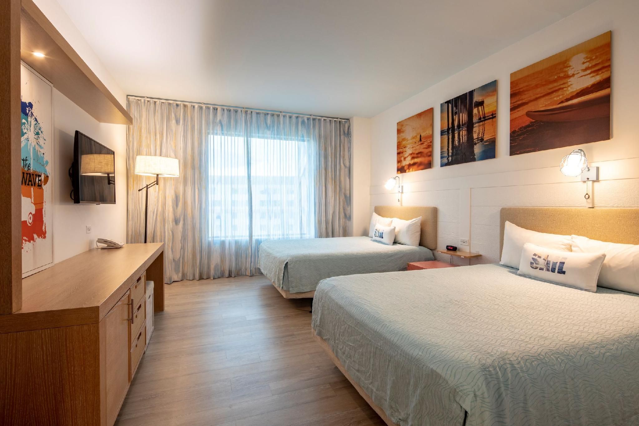 Universal's Endless Summer Resort - Dockside Inn and Suites Hearing Accessible Standard Room