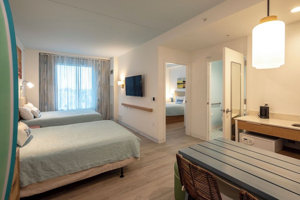 undefined Universal's Endless Summer Resort - Dockside Inn and Suites 8