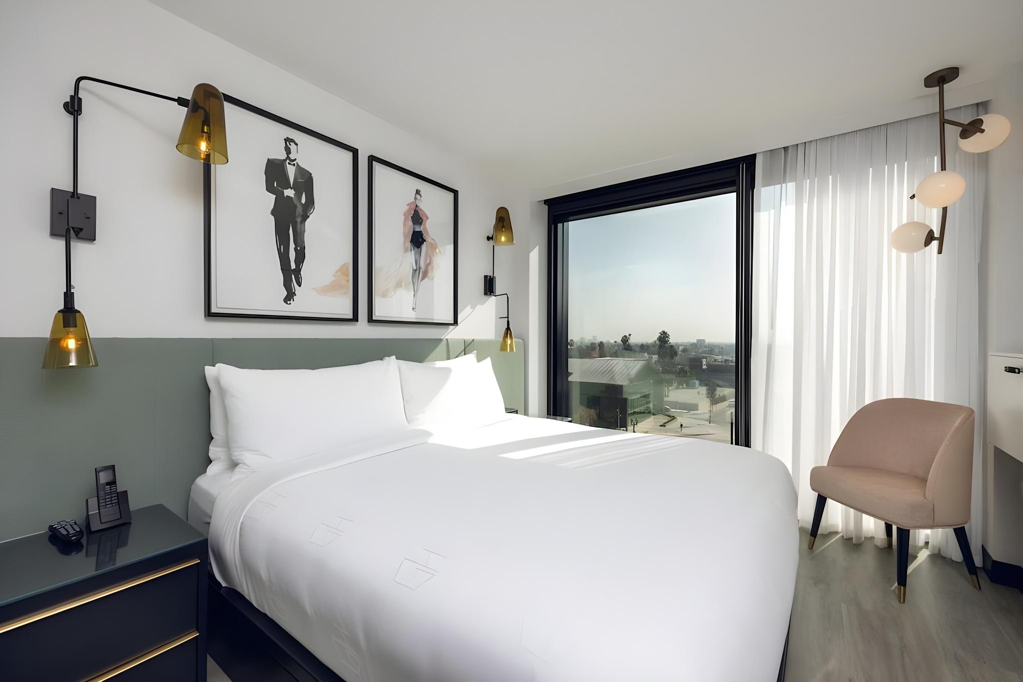 Courtyard King Bed