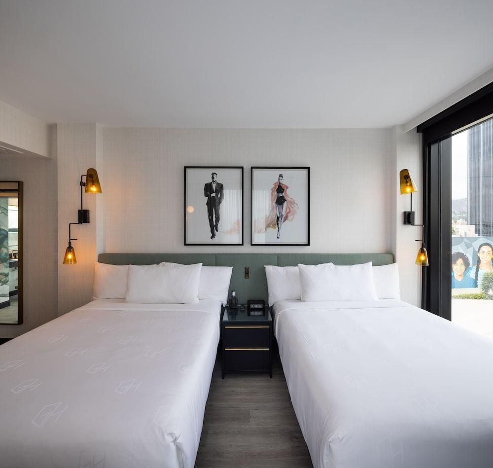 Hollywood Double Non-Smoking