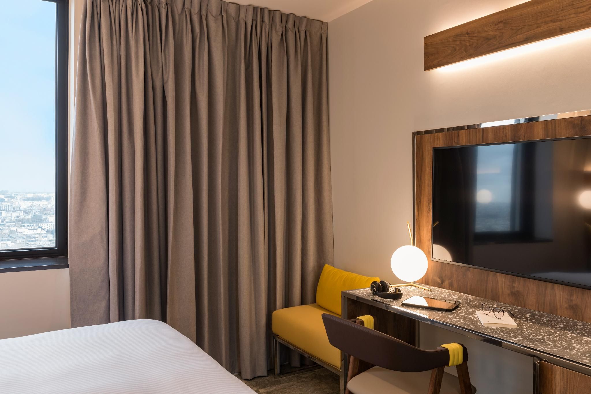 Classic Room with 1 Queen Bed