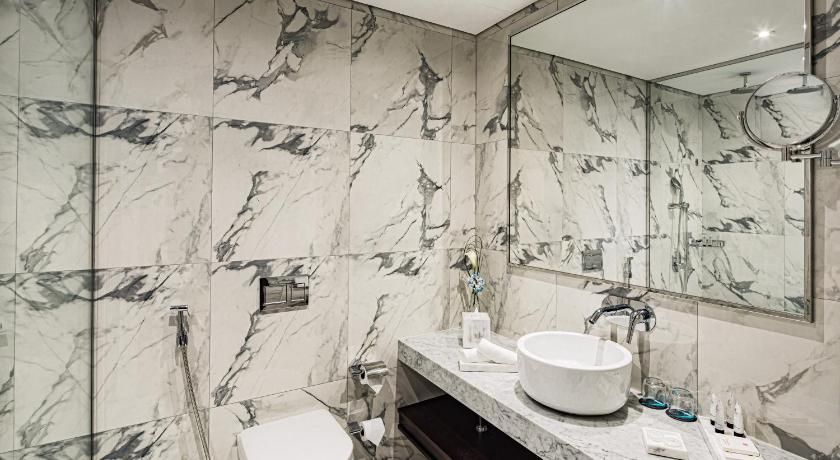 Millennium Place Marina Superior Twin Room 4