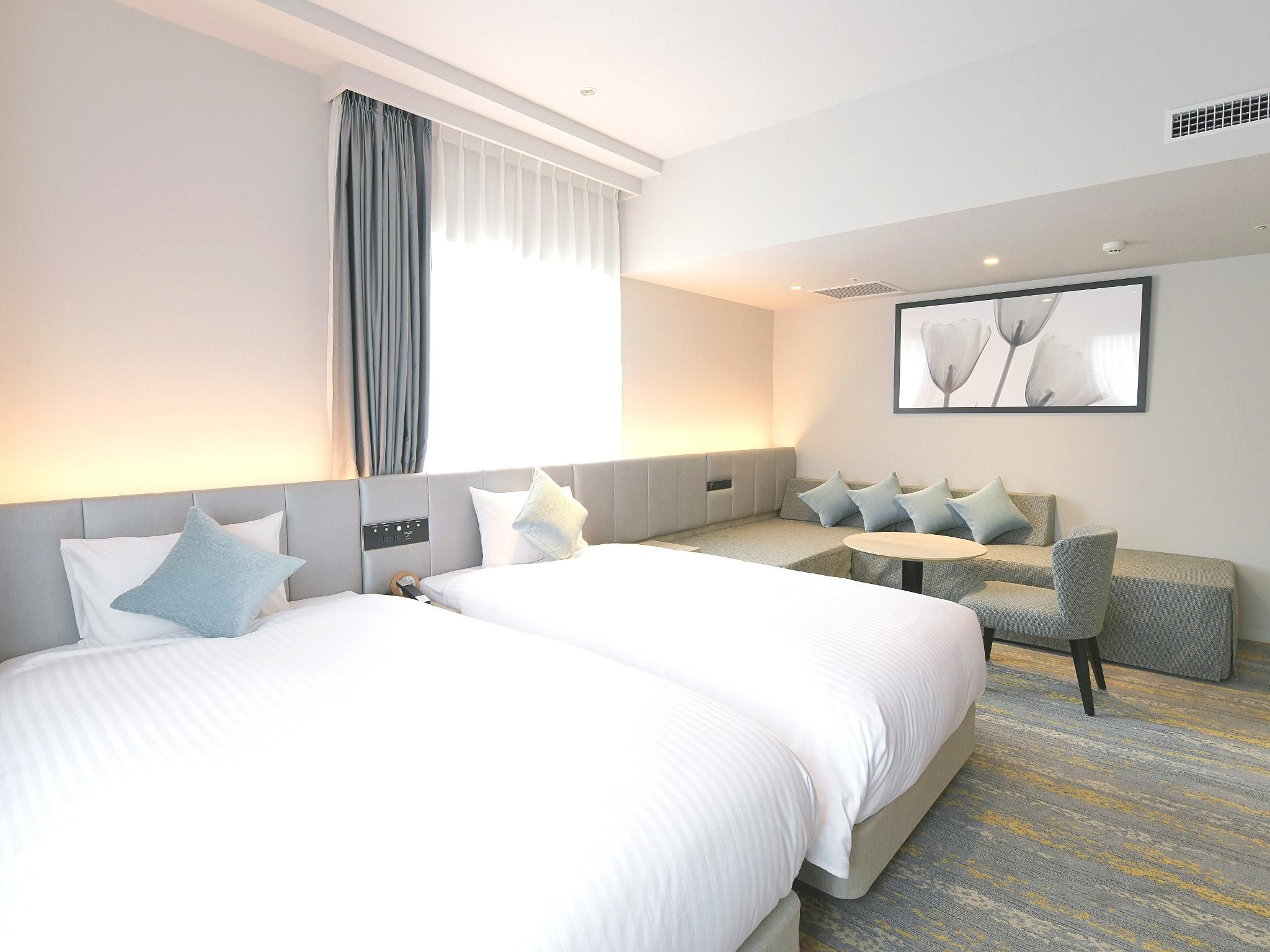 Deluxe Twin Room with Sofa - 32.6 sqm, Non-Smoking