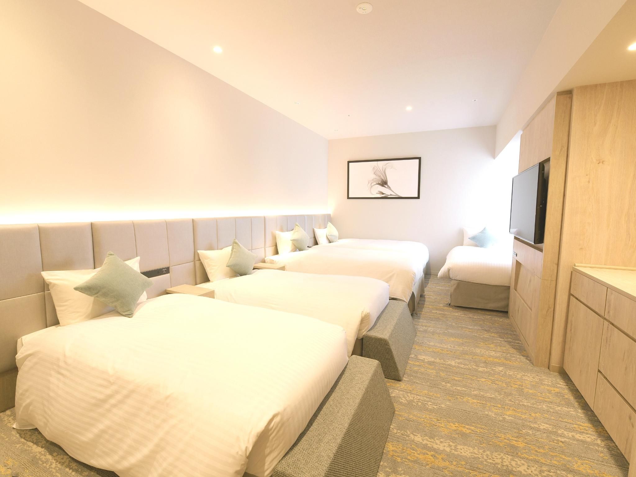 Deluxe Twin Room with Sofa - 34.9 sqm, Non-Smoking