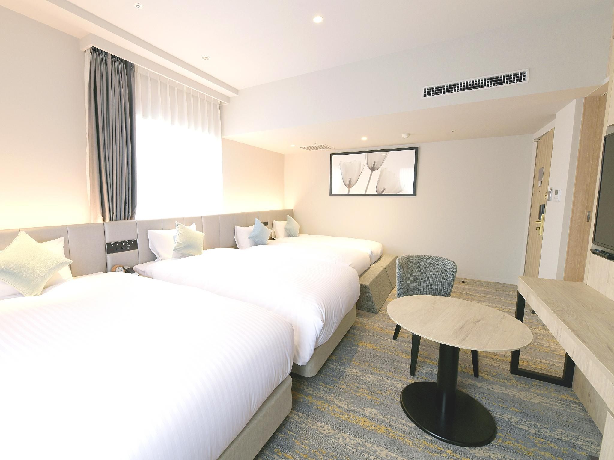 Deluxe Twin Room with Sofa - 32.6 sqm, Non-Smoking