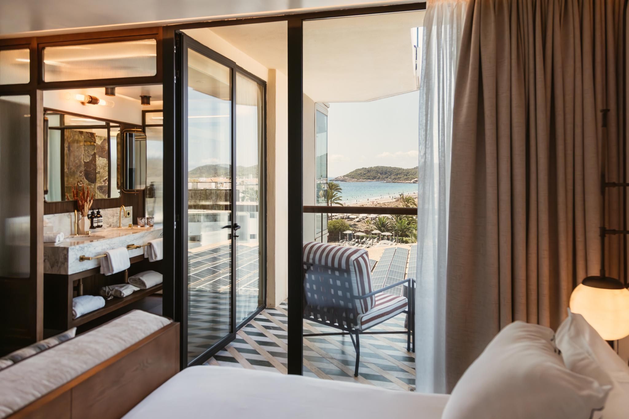 Junior Suite Sea View - 2 Adults and 2 Children