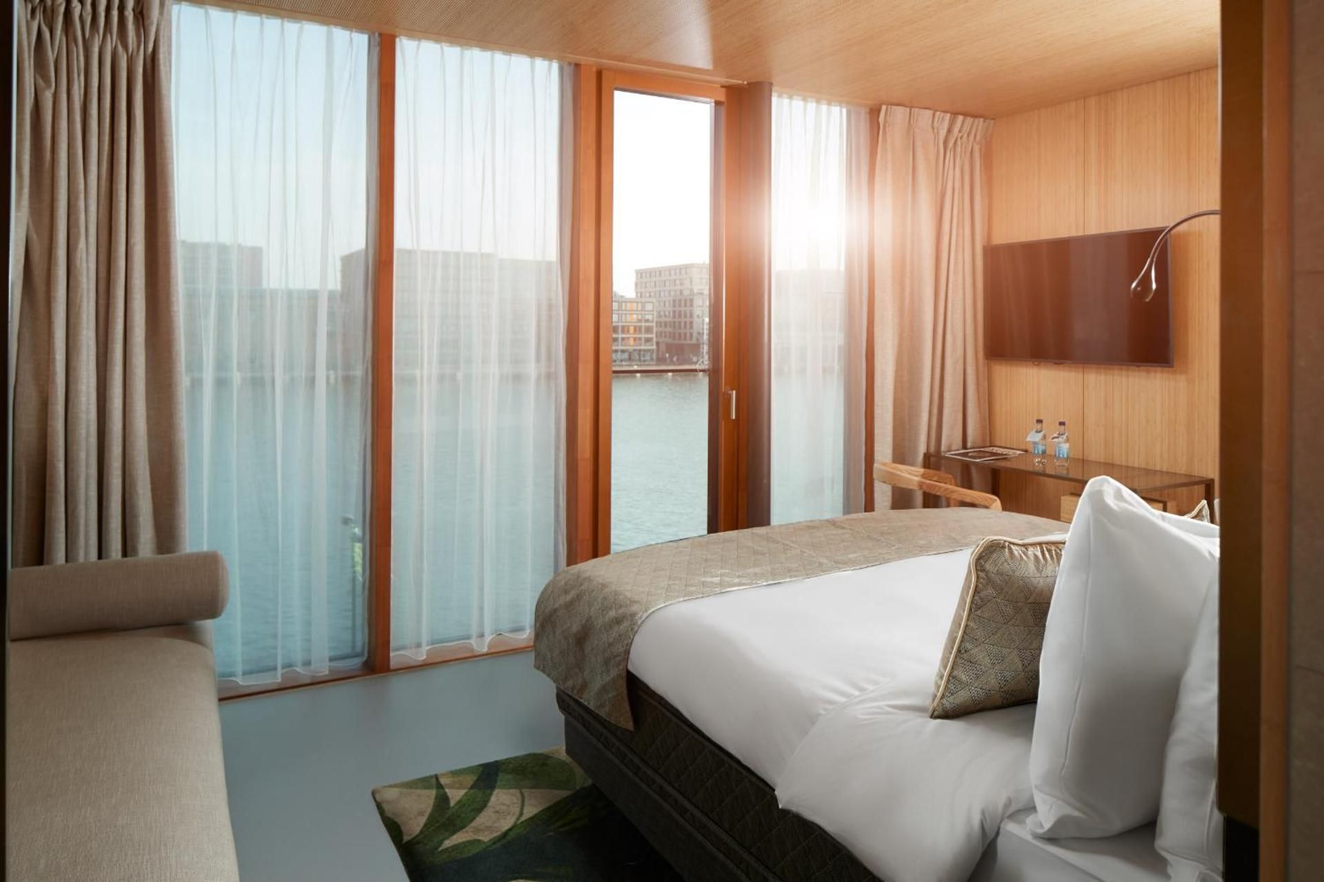 Junior Suite with Bath & Shower