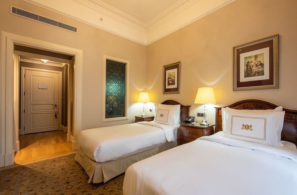 Pera Palace Hotel Deluxe Pera Side Room with Twin Bed 6