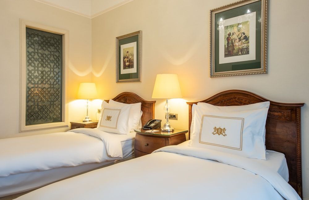 Pera Palace Hotel Deluxe Pera Side Room with Twin Bed 4
