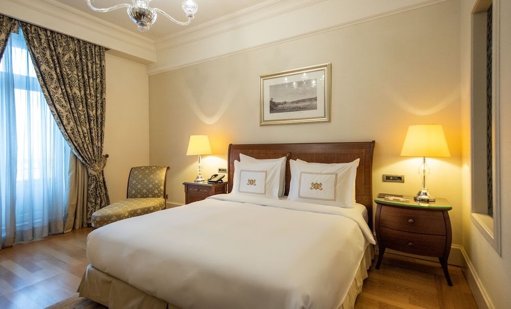 Pera Palace Hotel Deluxe Pera Side Room with Twin Bed 3