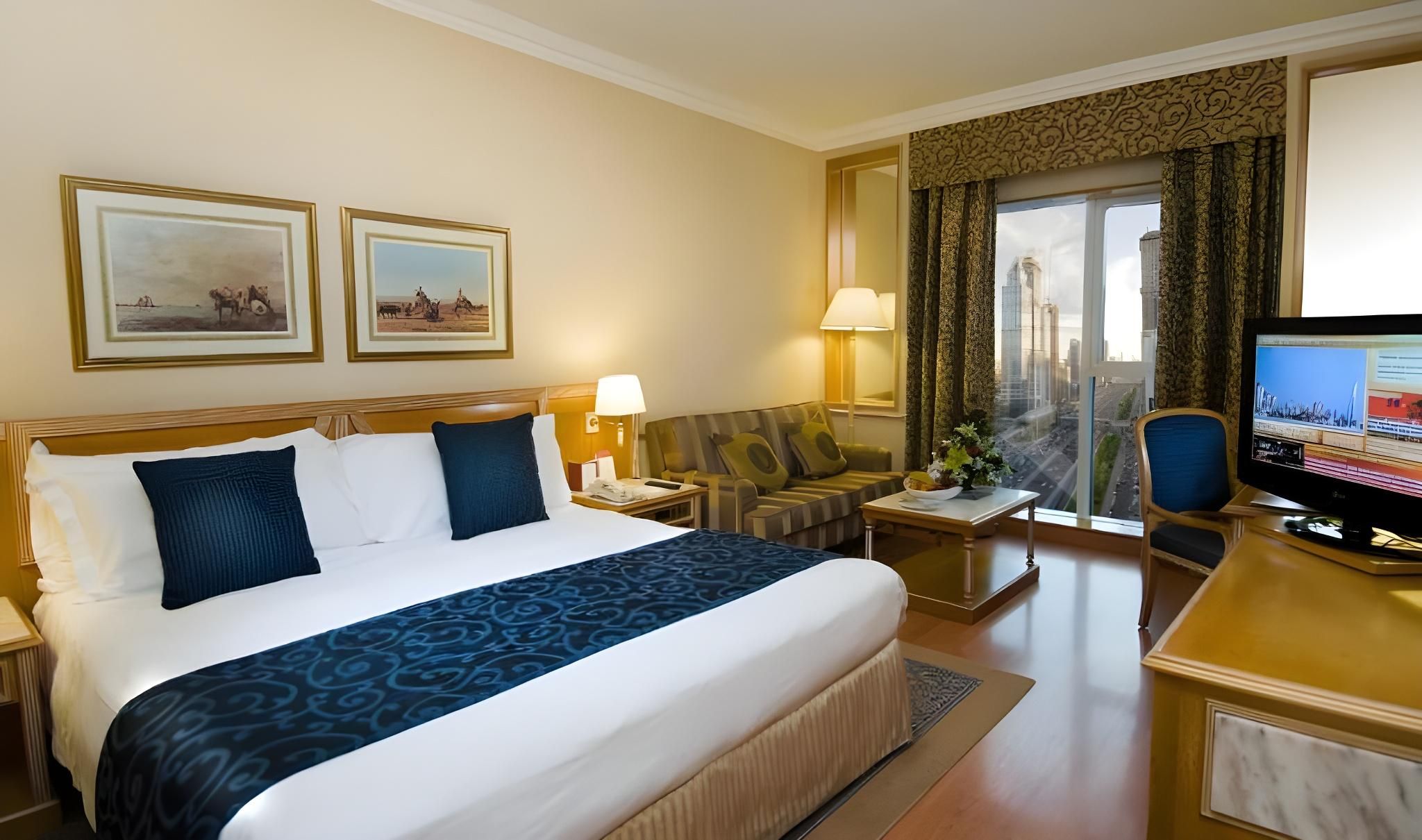 Junior Suite with Sheikh Zayed Road View