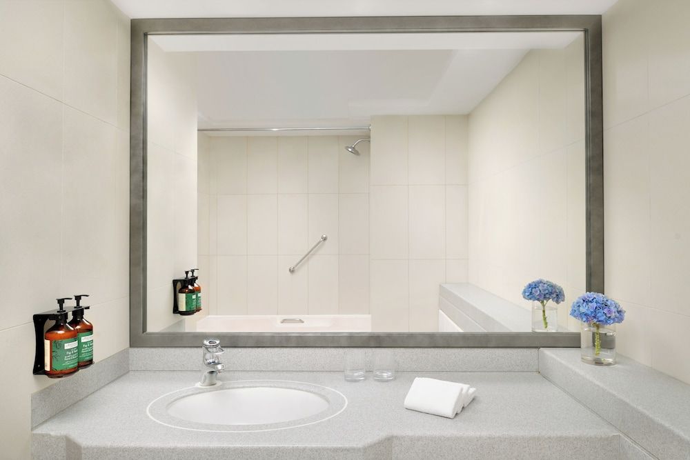 Millennium Plaza Downtown Suites Junior Suite 5